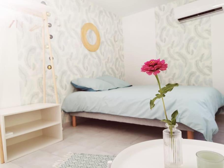 Belle Dependance De 30M2 Avec Terrasse Et Jardin Apartamento Villeneuve-lès-Avignon Exterior foto