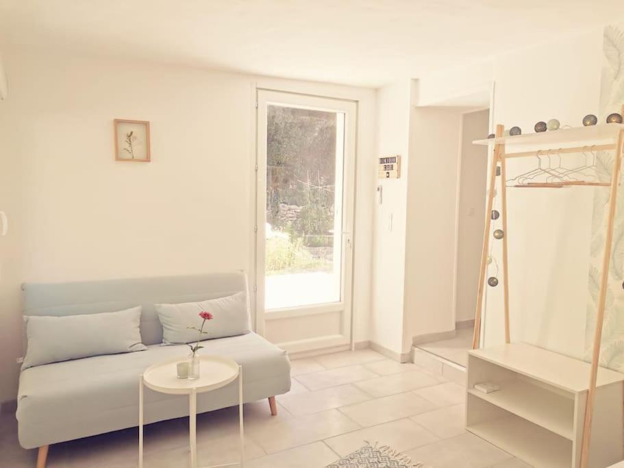 Belle Dependance De 30M2 Avec Terrasse Et Jardin Apartamento Villeneuve-lès-Avignon Exterior foto