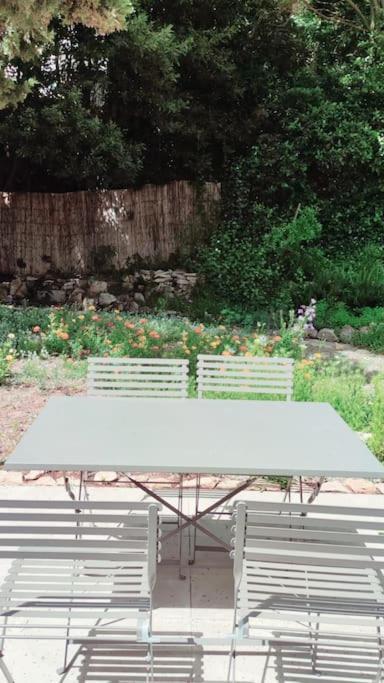 Belle Dependance De 30M2 Avec Terrasse Et Jardin Apartamento Villeneuve-lès-Avignon Exterior foto